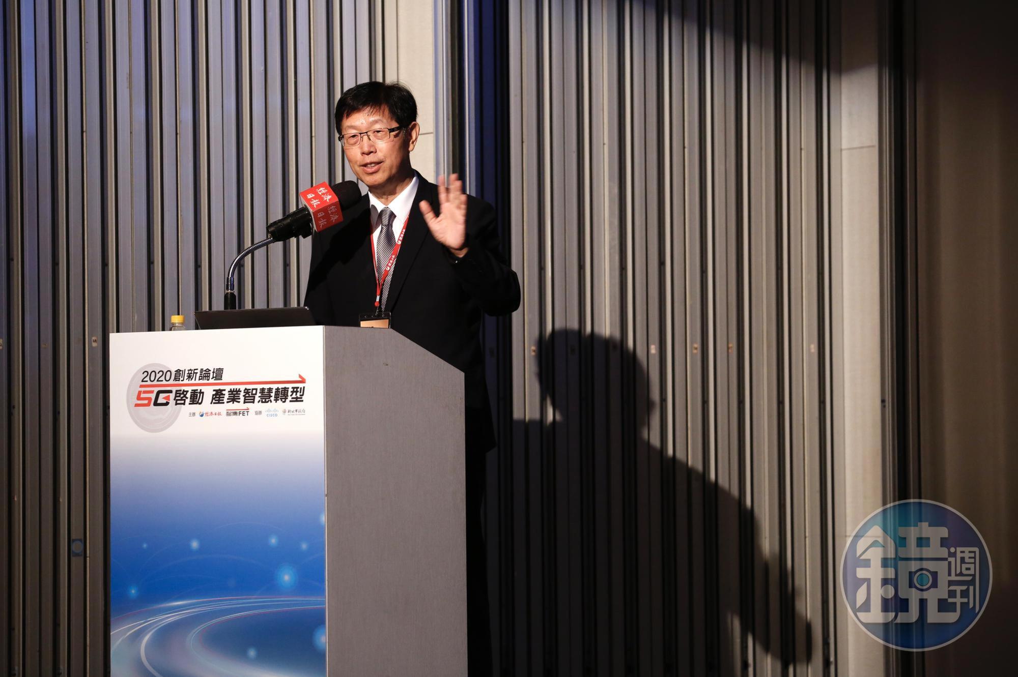 鴻海董事長劉揚偉替股東抱不平,認為鴻海股價被低估了。