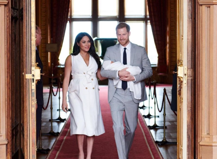 英國哈利王子(右)與王子妃梅根(左)去年5月迎來他們的第一個孩子亞契。(翻攝自sussexroyal Instagram)