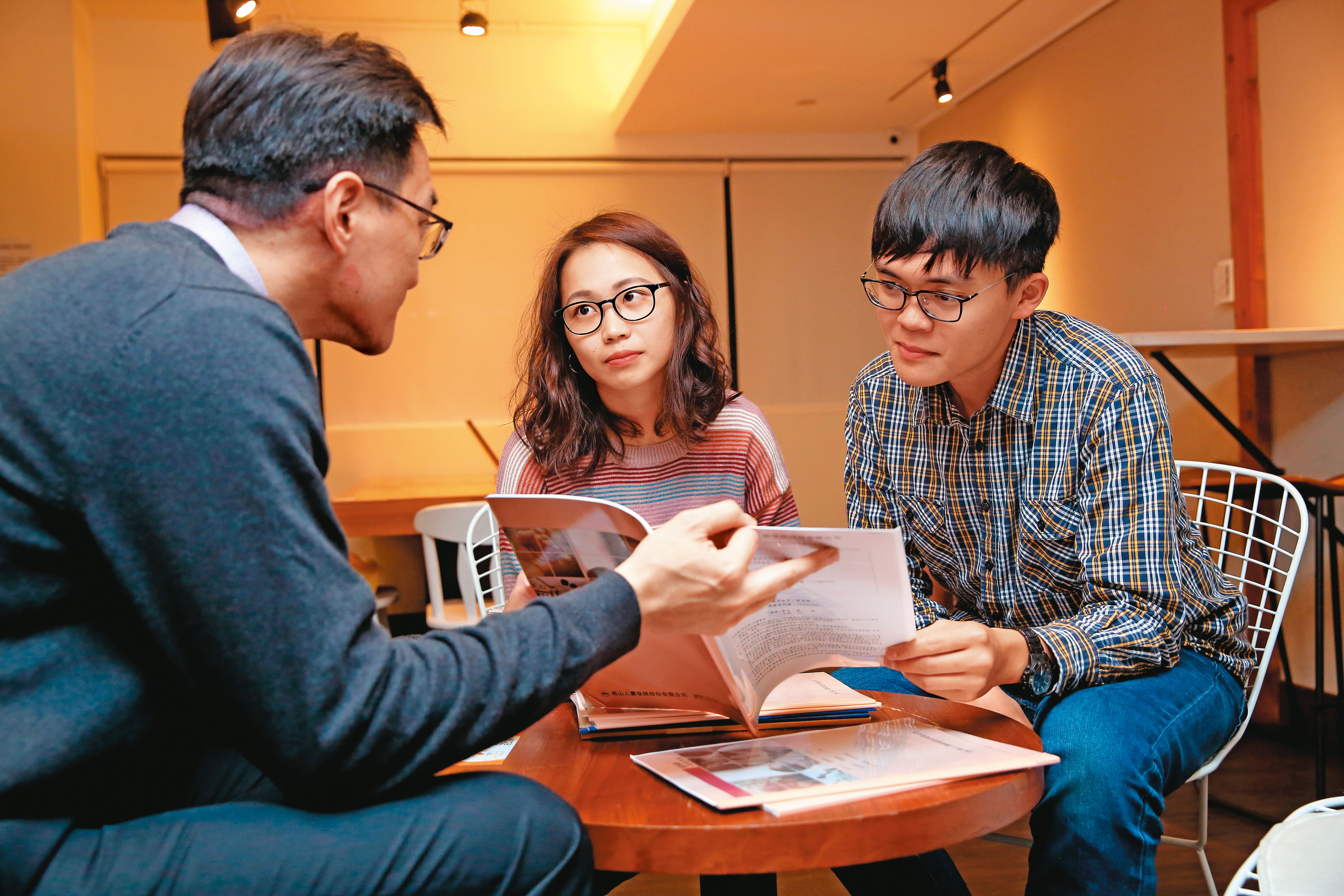 台灣人愛買保險，把保本看得比保障還重要，不善加規劃，恐拖累其他理財安排。