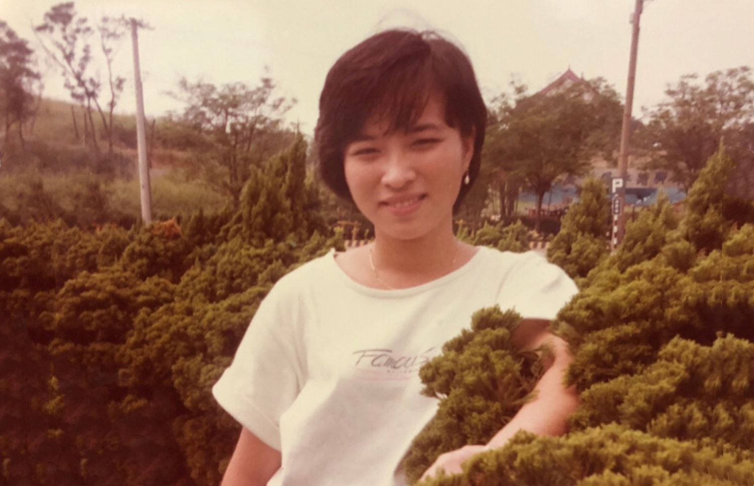 陳美景年輕時清秀漂亮，加上笑容可掬，站櫃時吸引很多客人上門。