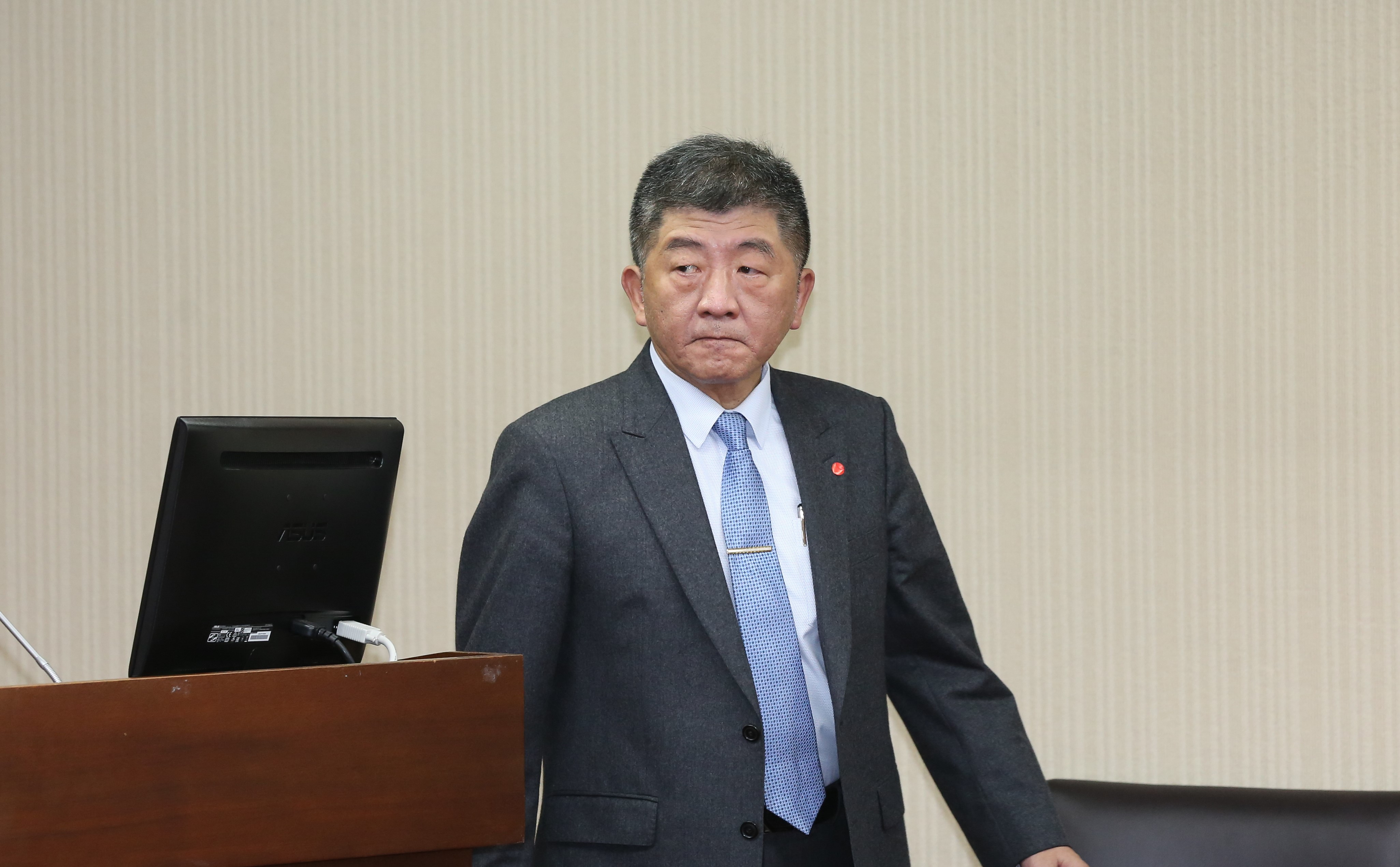 衛福部長陳時中赴立法院備詢，受訪提及專家質疑疫苗「是否買太多」，陳時中表示「寧願多買也不要不夠」。（本刊資料照）