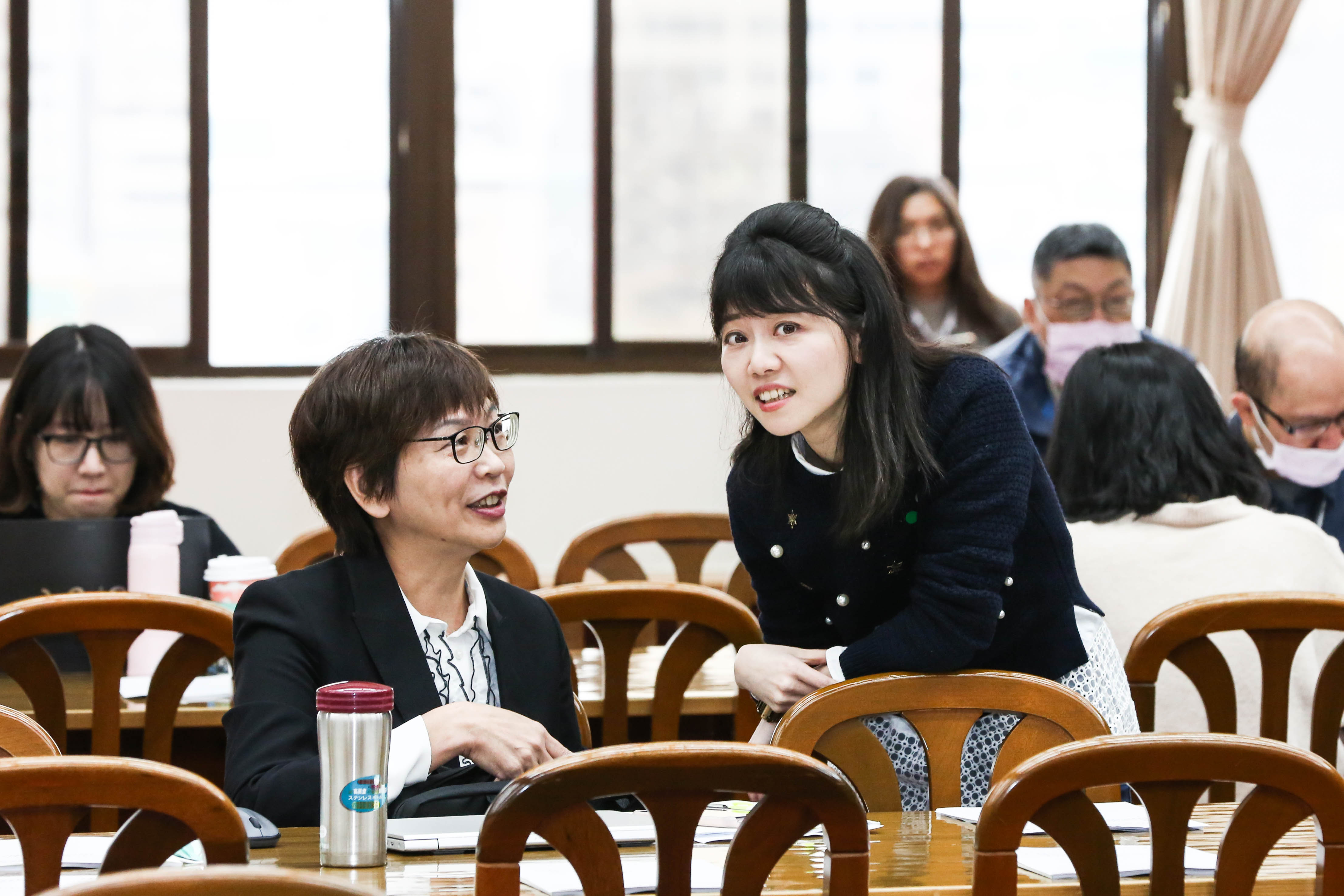 民進黨議員高嘉瑜（右）最近風波不斷，才被揭名下有房產，現在又被游淑慧爆料。