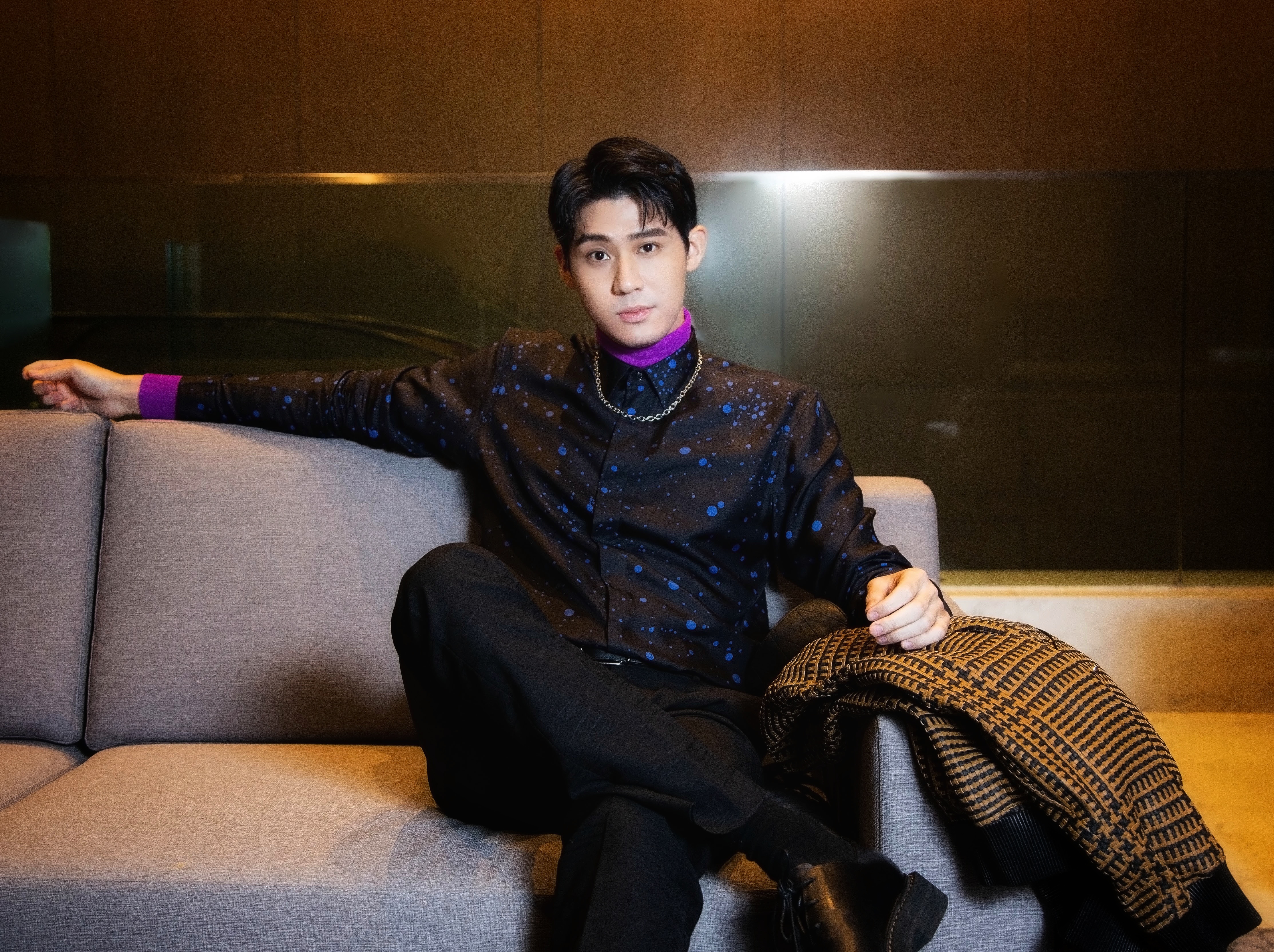 李玉璽一身帥氣的Berluti造型，型男們今年秋冬快點學起來，就這麼搭！（Berluti提供）