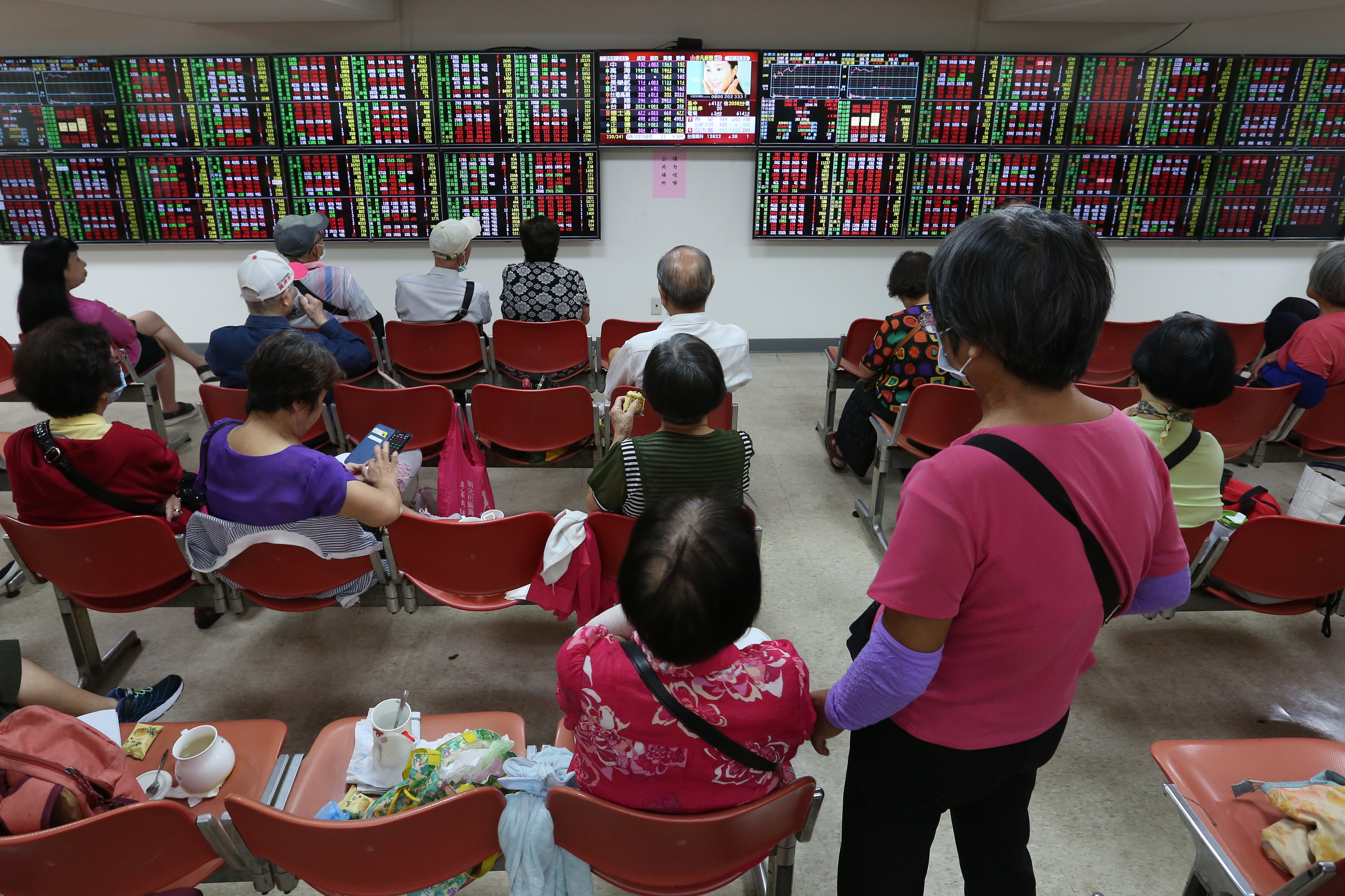 隨疫苗出現進展，專家預估，台股到明年過年前，都可望持續走高。