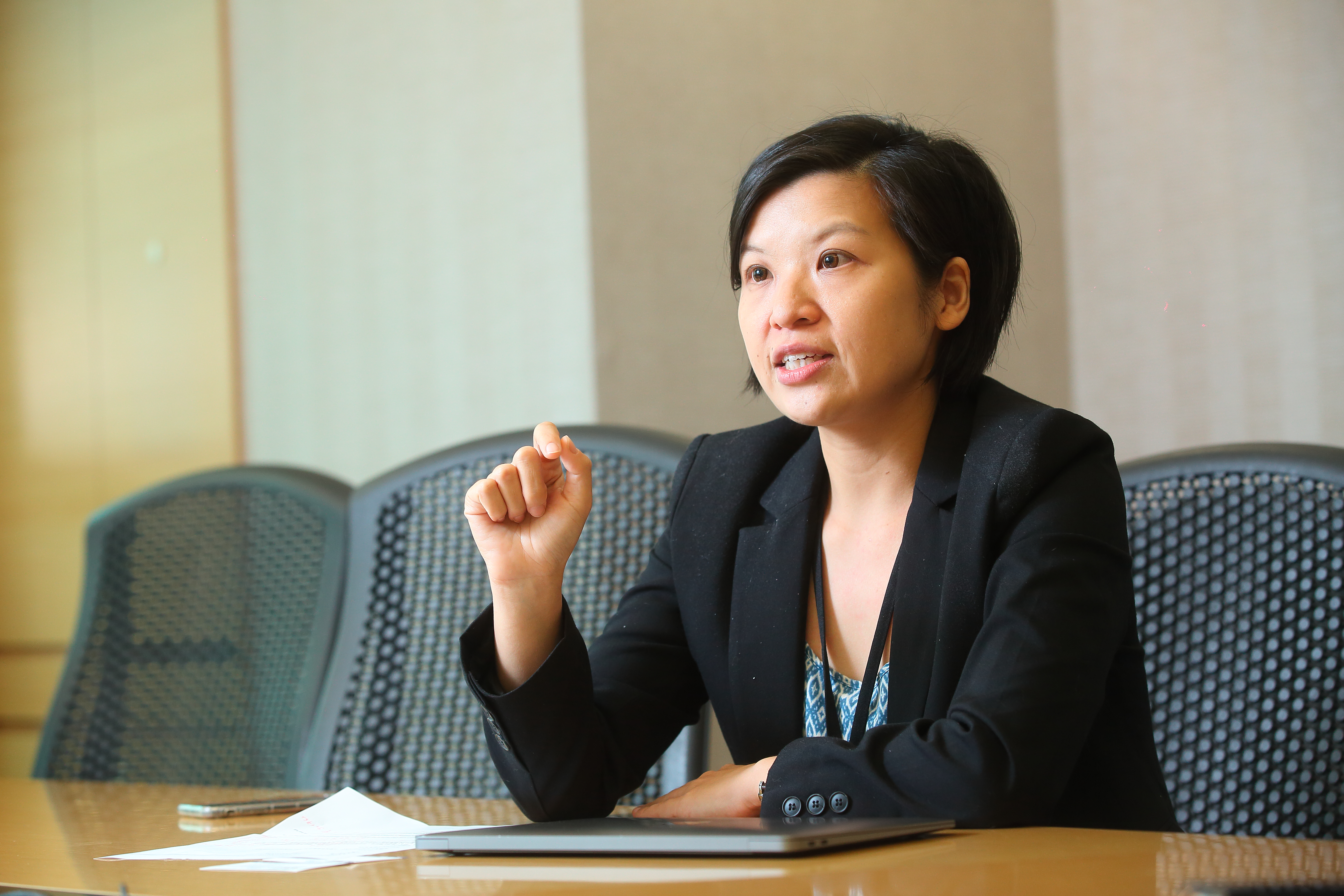 安聯台灣智慧基金經理人鍾安綾表示，法人選股邏輯是優先看該產業的市場需求。