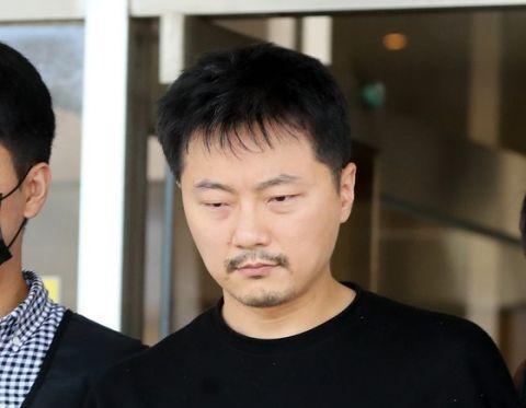 綽號為「英講」的前英語講師裴俊奐,除與未成年受害者發生性行為外,還直接製作性剝削影音。(翻攝自naver)