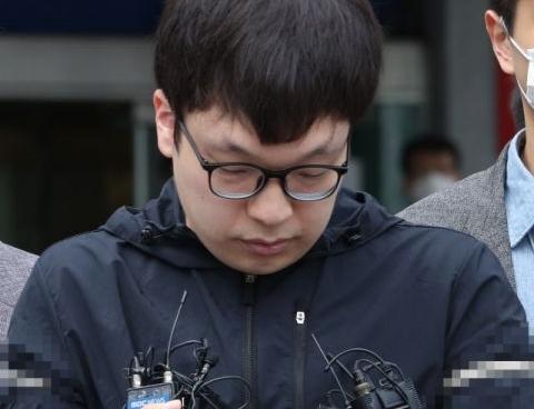 「博士房」的付費會員南慶邑涉嫌引誘受害者製作性剝削影像,並模仿趙主賓犯罪行為對受害者進行威脅。(翻攝自naver)
