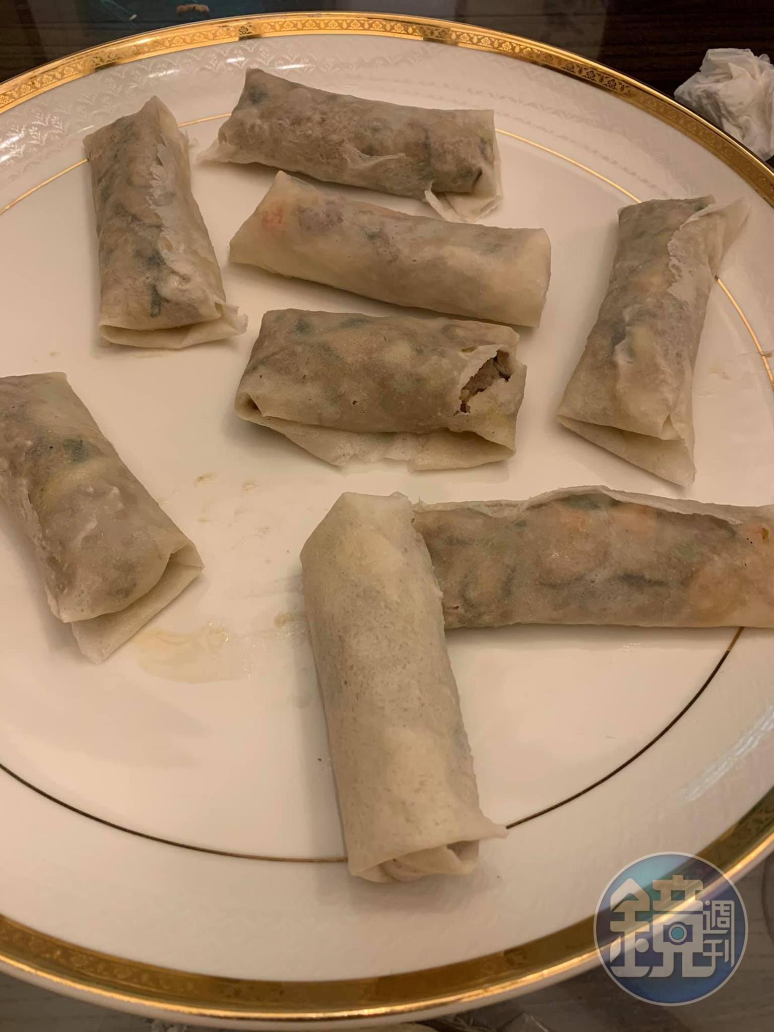 一面包、一面炸。中間包破的，當潤餅吃下肚。