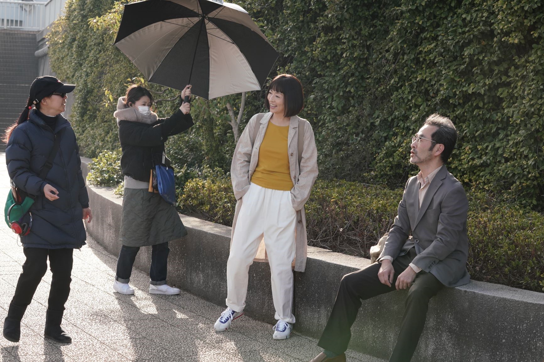 拍攝《用甜酒漱口》期間，大九明子（左）常祈禱老天爺不要下雨，讓她順利完成。（天馬行空提供）