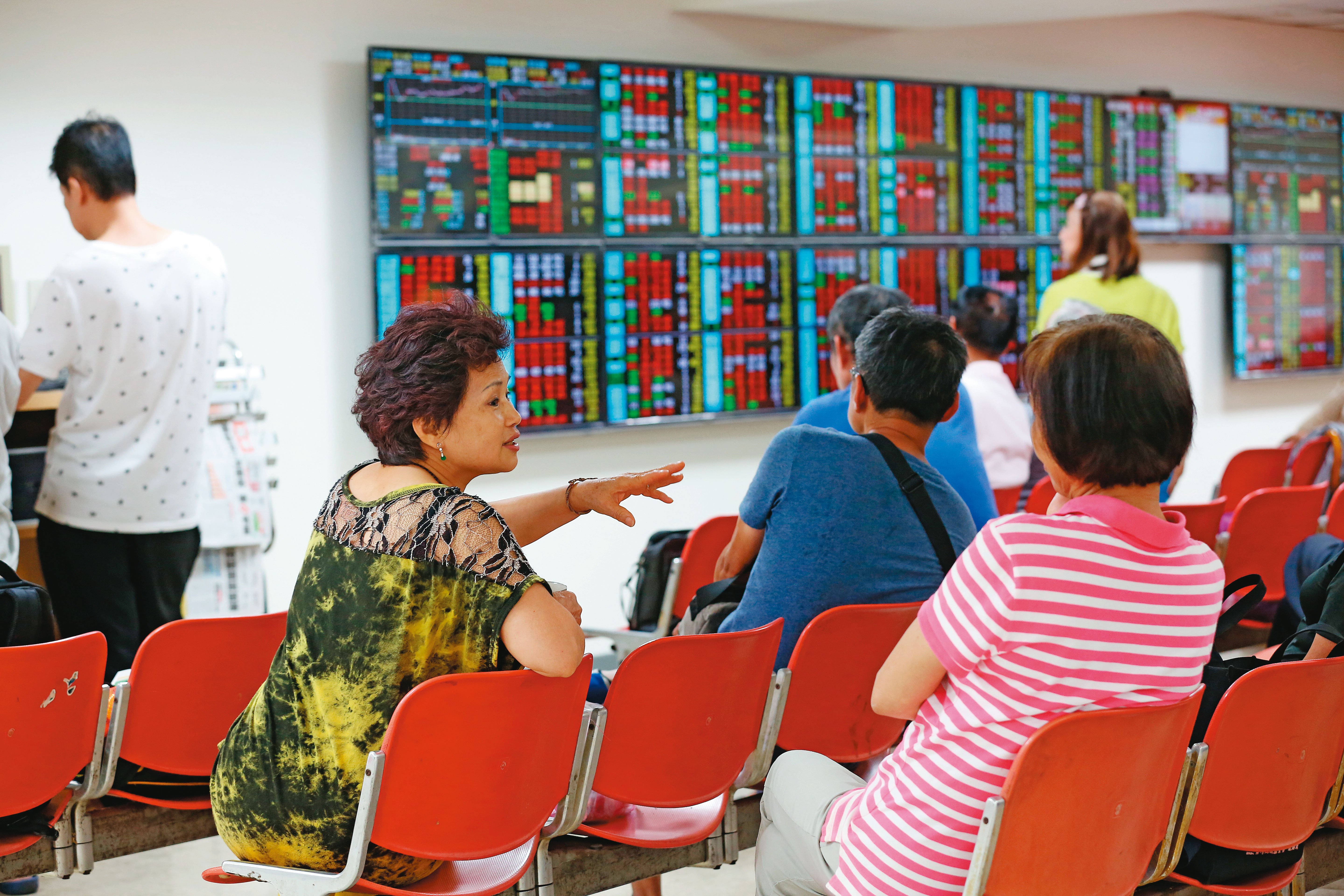 台灣防疫成功，台商回流、外資湧進，台股表現突出。