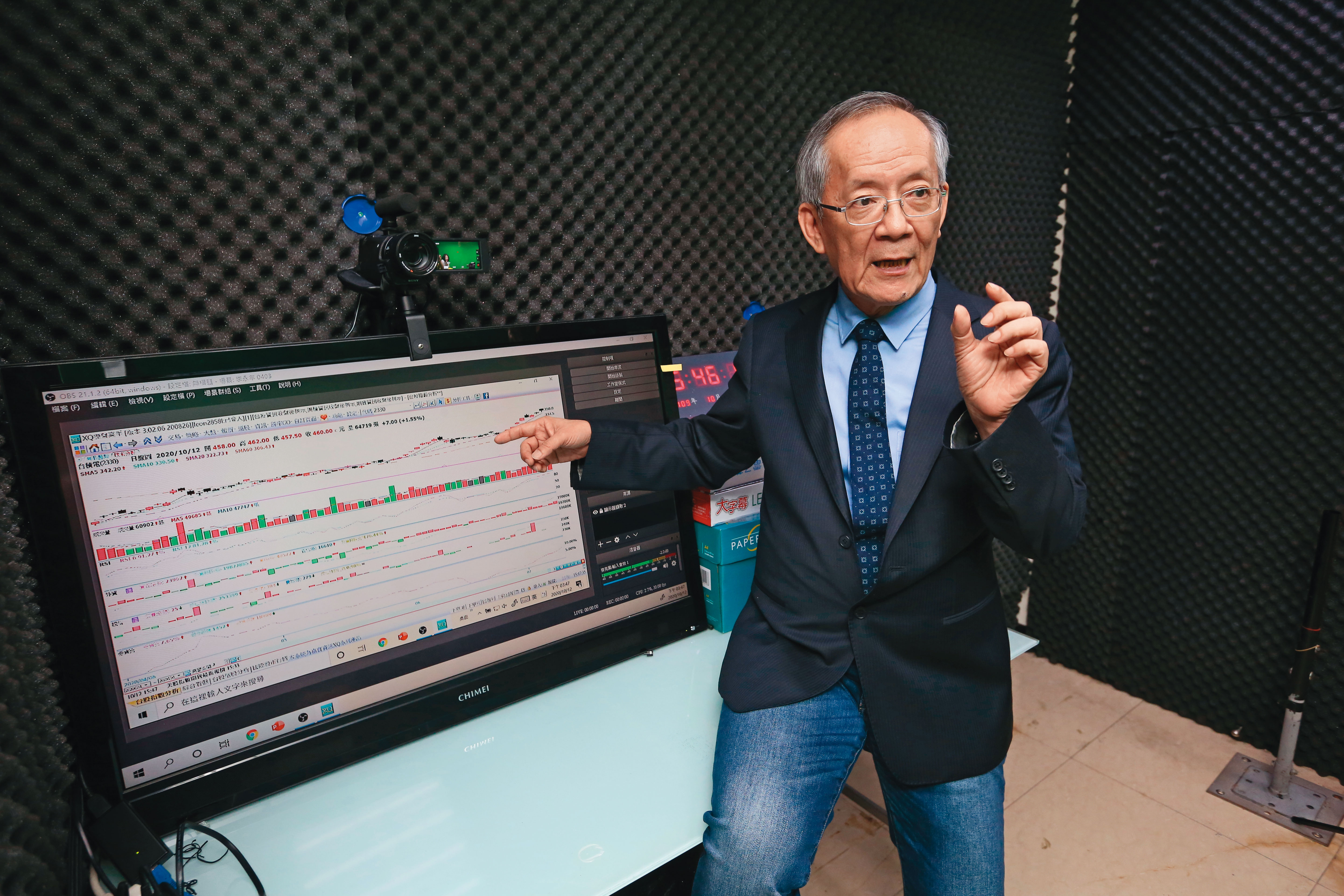 雖已到屆齡退休的年紀，但李永年始終對股市分析的工作樂此不疲。