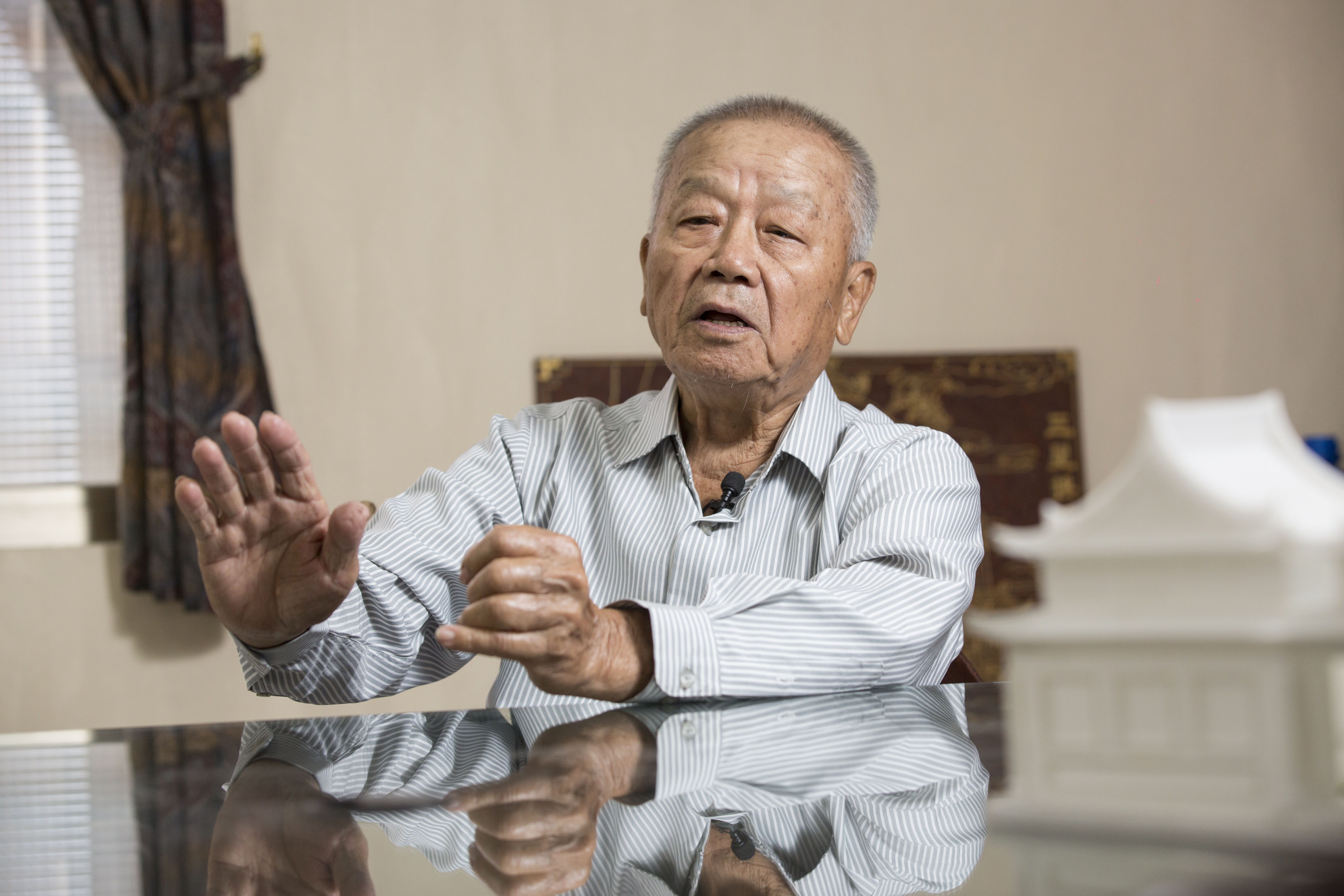 林復準透露，23歲那年，他轉換跑到開始蓋廟，始於一位素未謀面的顧客告訴他，「2年前他們當地神明曾顯靈說：『如果要蓋廟，就要請南方、姓林的人來蓋。』」