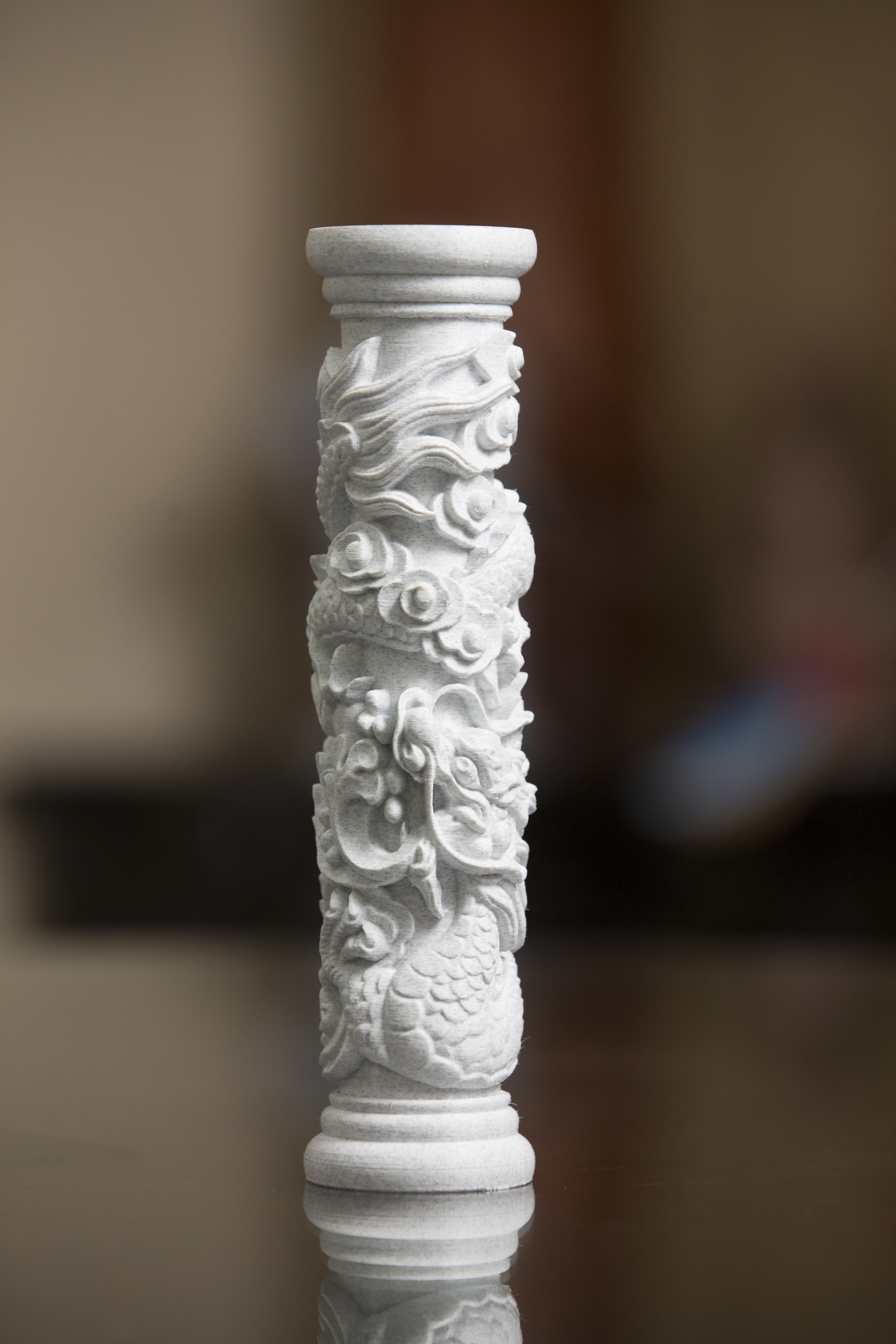 林建誌利用3D列印，可輸出小型的龍柱等產品，再翻模、等比例放大。