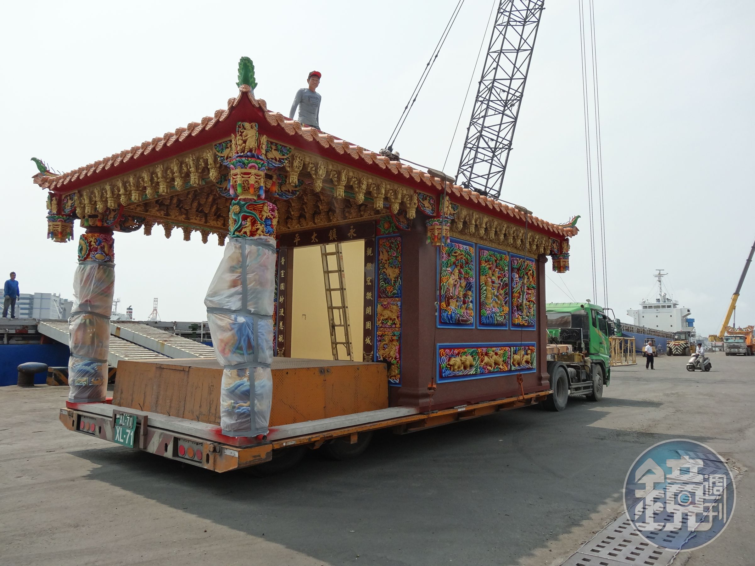 林復準生產的廟宇如同樂高積木般，拆解後可放上拖板車，在全台趴趴走並送到海外。