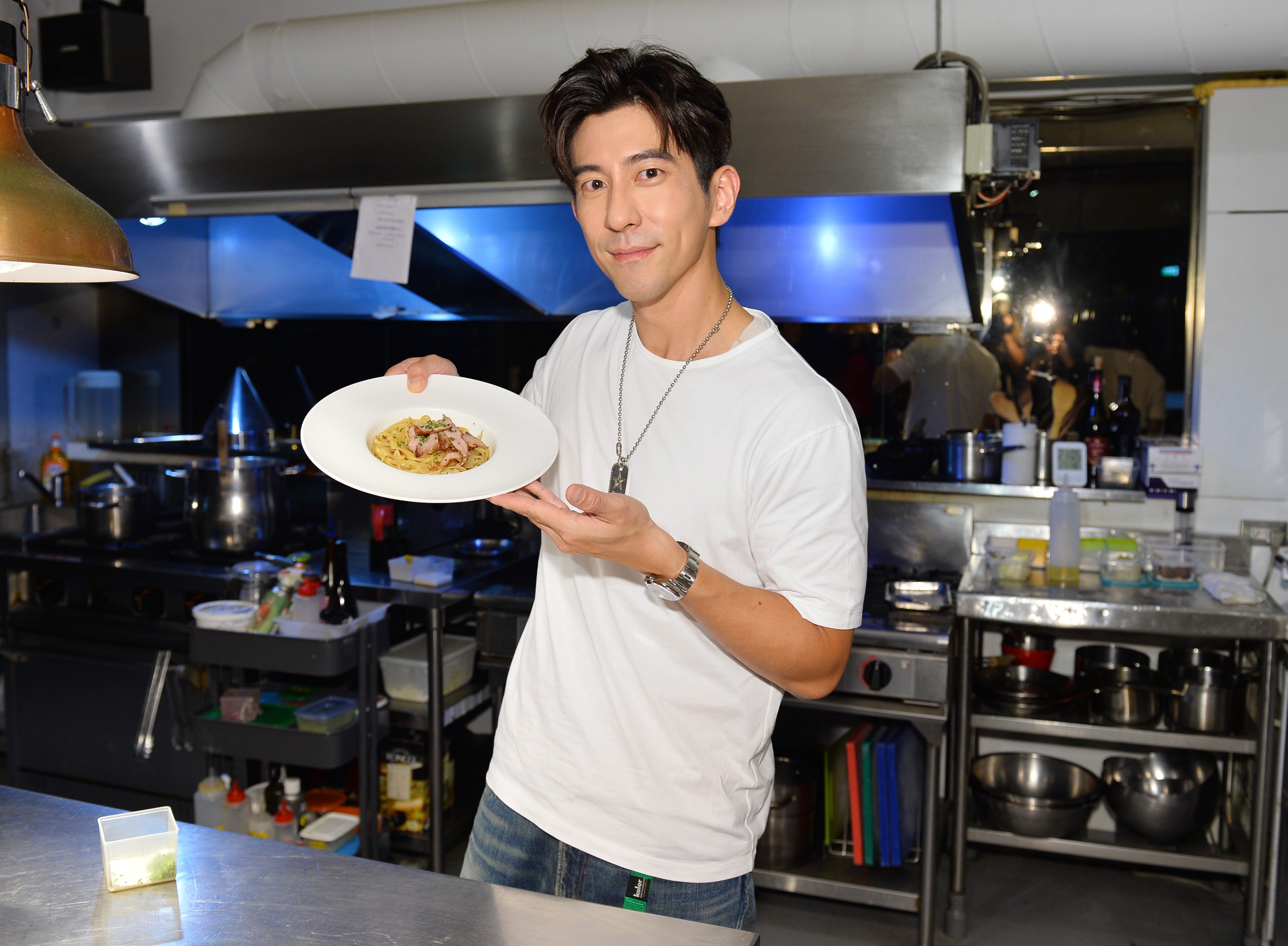 修杰楷親下廚給媒體品嘗，自曝在家不怕小孩挑食。（TVBS提供）