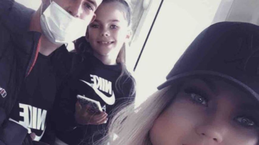 23歲的金伯莉被告知罹患罕見的橫紋肌肉瘤，左臉腫脹如網球一樣大。（翻攝Gofundme網站）