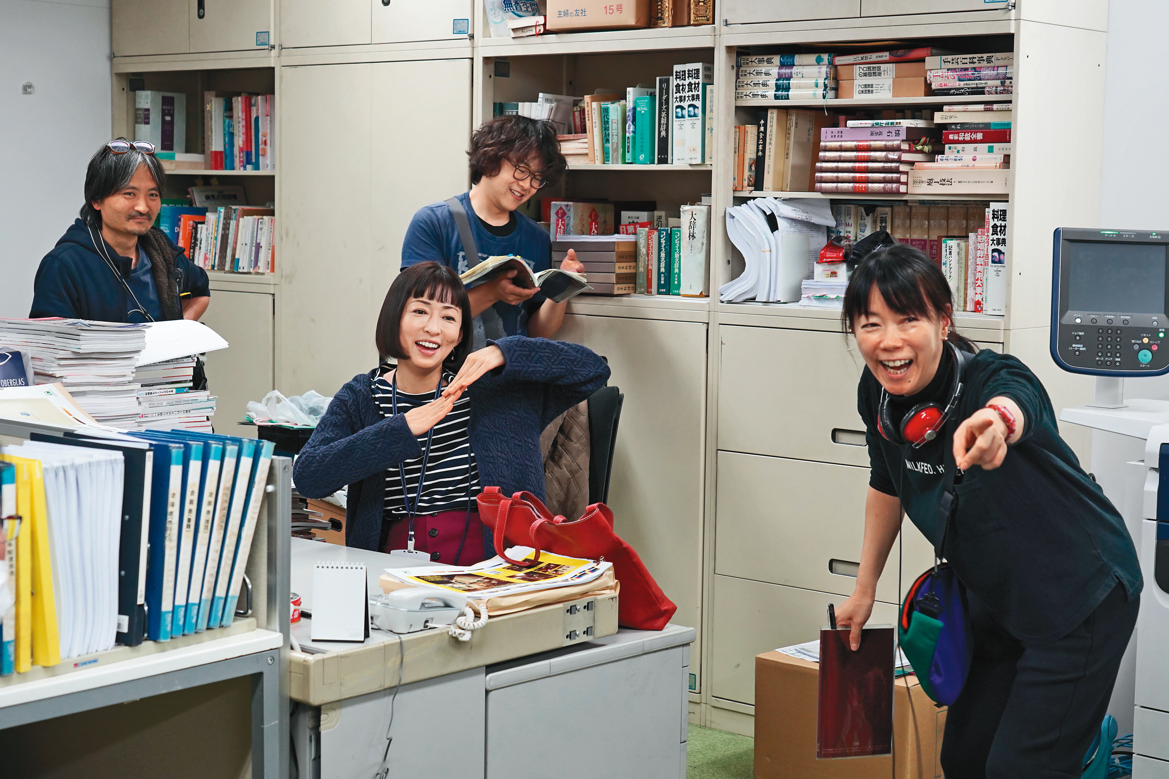 大九明子（右1）看上女星松雪泰子（右2）成熟美麗的女性形象，力邀她演出《用甜酒漱口》 。（天馬行空提供）