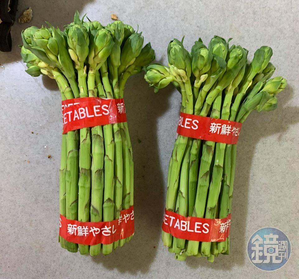 晩香玉花芽，花苞上的葉子要摘掉。