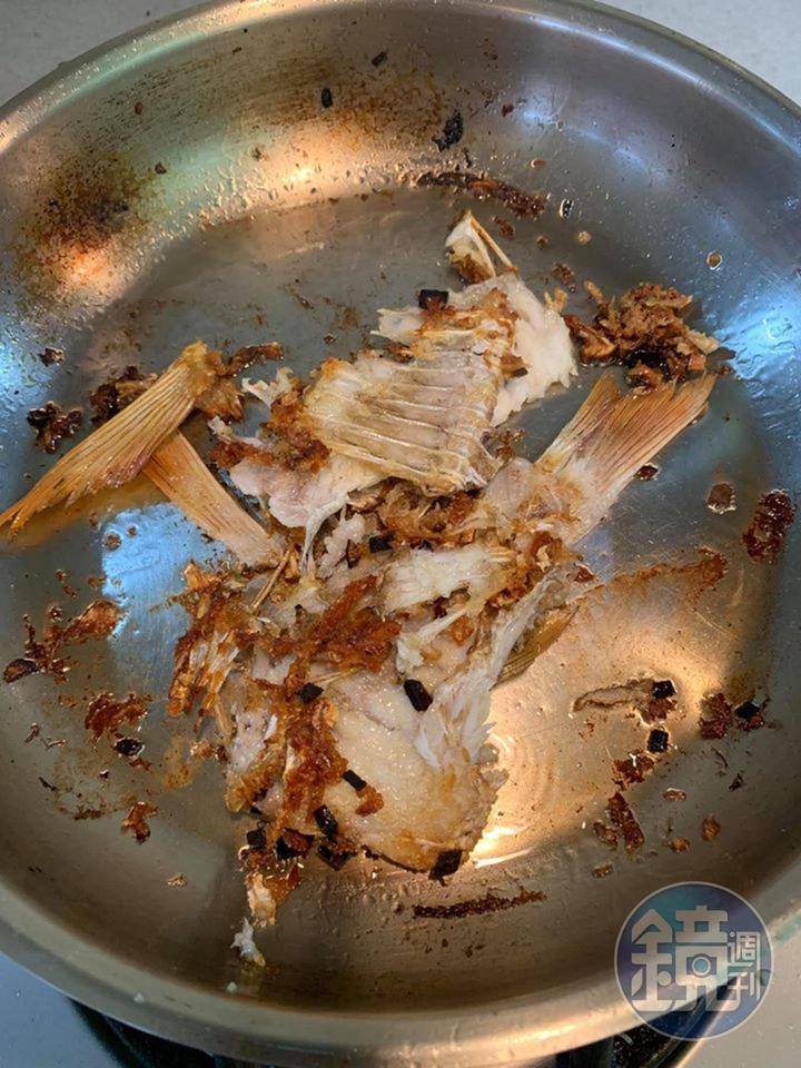 煎至魚骨焦香。