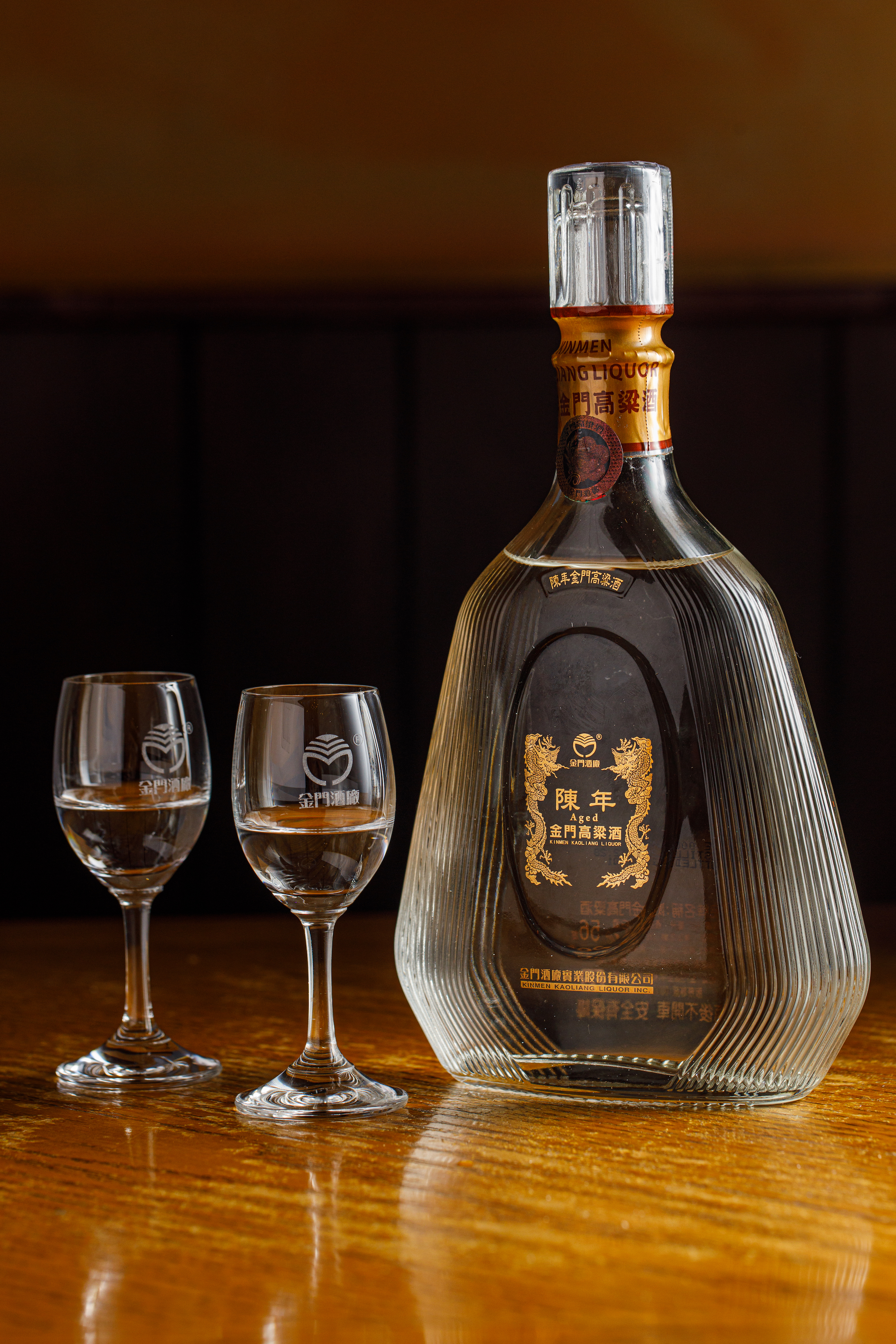 像「56度陳年金門高粱酒（5年）」這種陳香濃郁的上年紀好酒，還是乖乖純飲，才不會暴殄天物。（2,625元／瓶）