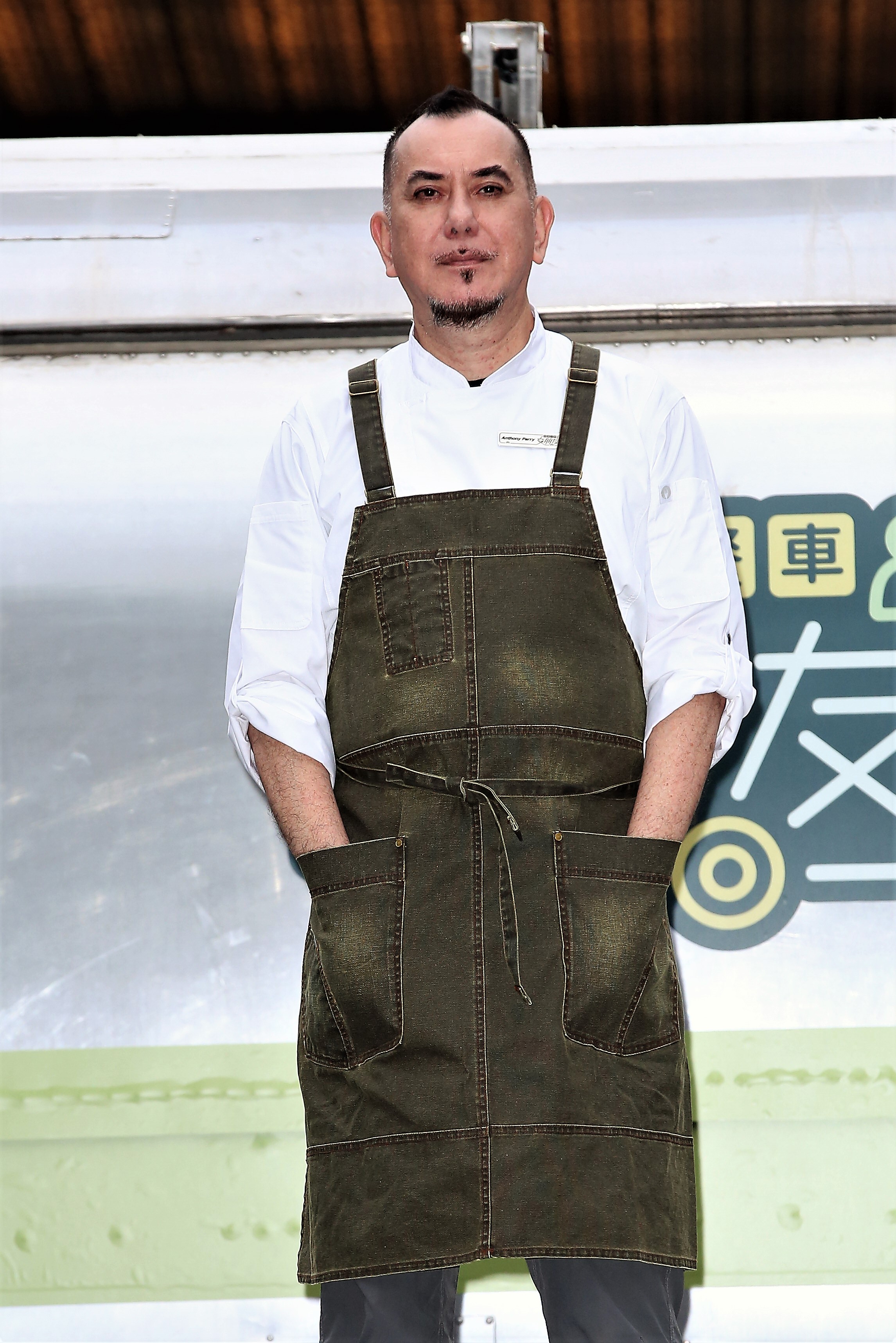 被問及入籍台灣問題，黃秋生沒正面給答案，僅表示「有工作就留下，時間長了就等於入籍」。