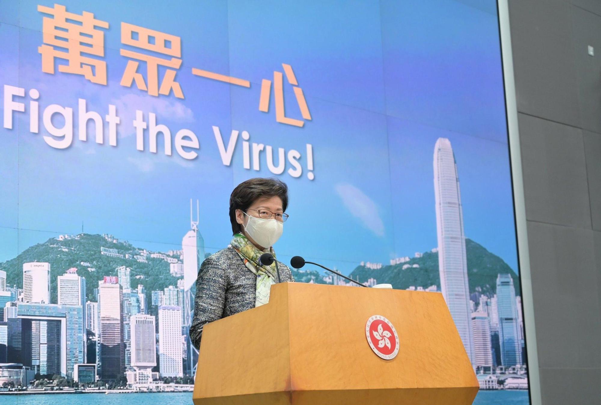 美國跟進香港《國安法》通過《香港自治法》,使得林鄭月娥目前沒有一家銀行能提供她服務,她更自曝家中存有大量現金。(翻攝自林鄭月娥臉書)