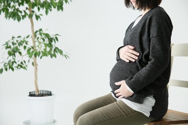 孕婦下面癢癢驚見都小蟲和蟲卵,揭丈夫趁妻孕期偷吃傳染陰蝨。(示意圖/pexels)