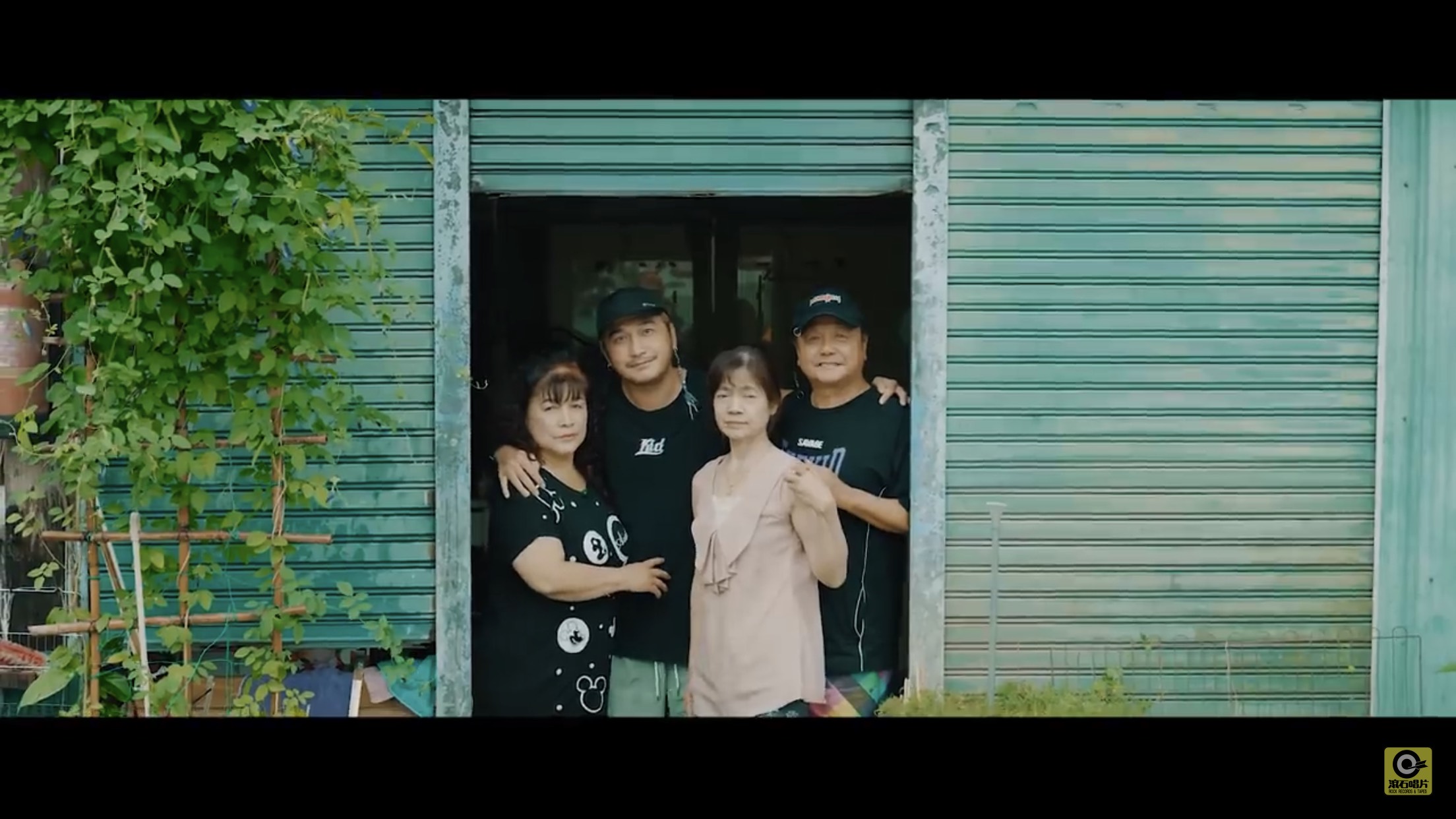 KID曾答應要幫小鬼拍攝〈我不是空笑夢〉MV，雖然好友已逝，但仍遵守之前的約定。（圖／翻攝自Youtube）