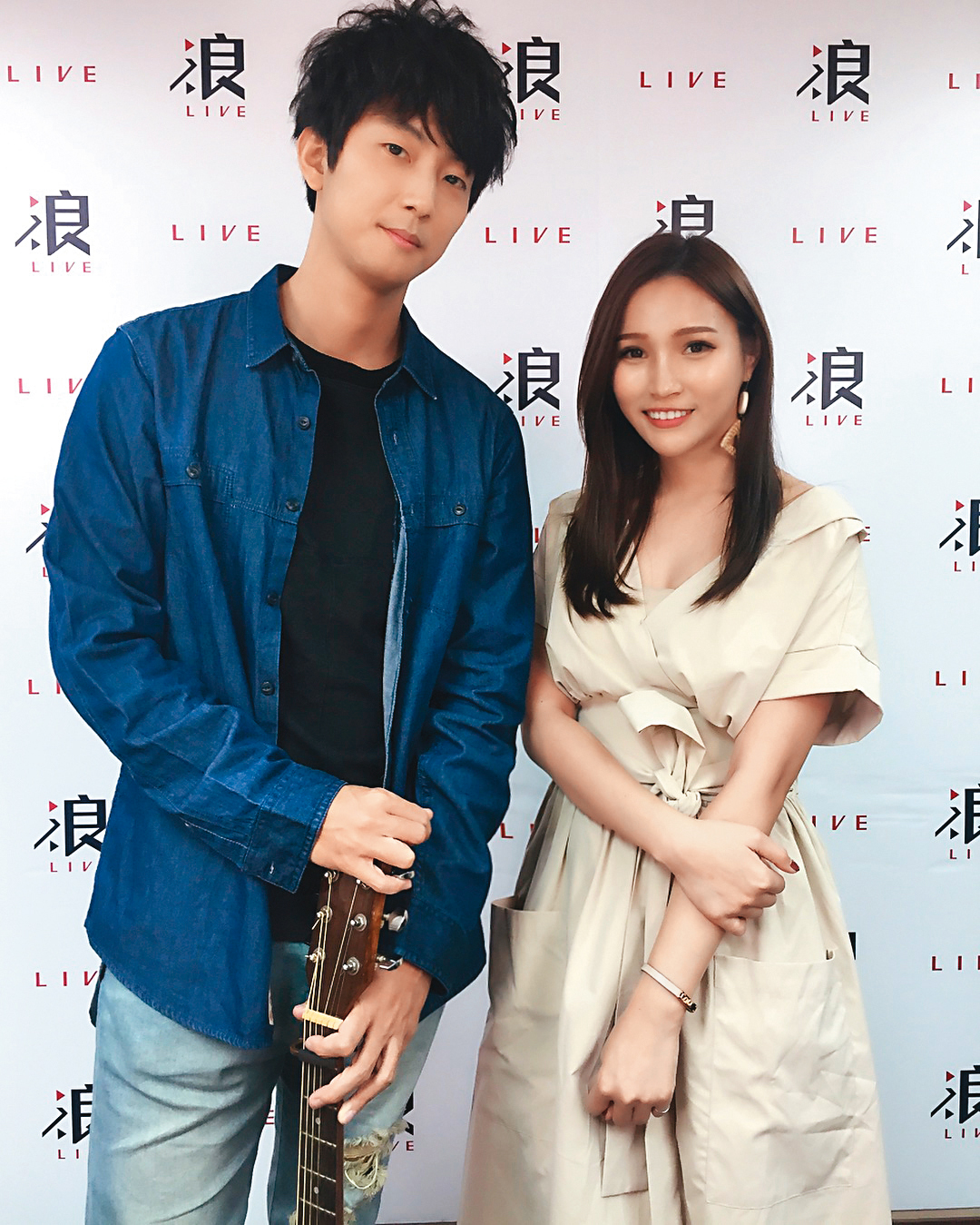 與發行單曲機會擦身5次後，劉玉婷（右）沒有失去鬥志，反而越挫越勇，甚至獲得與全才音樂人許書豪（左）合作機會。（翻攝自劉玉婷IG）