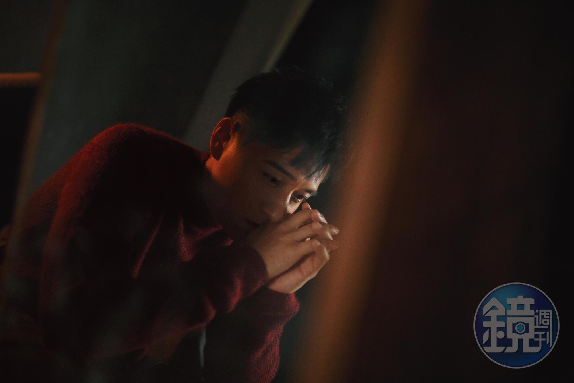 別人可能愛惜羽毛、一年一部片就很偷笑了,鄭人碩恰好顛倒,不在意戲分多寡,只在意適合與否。