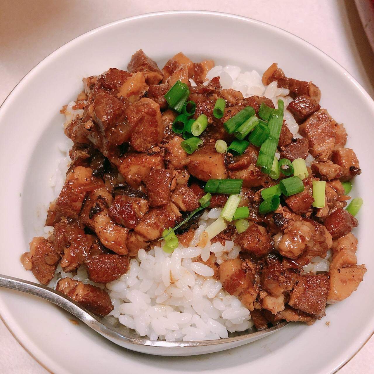 日本的台式滷肉飯，看起來也很美味。（田中佑典提供）