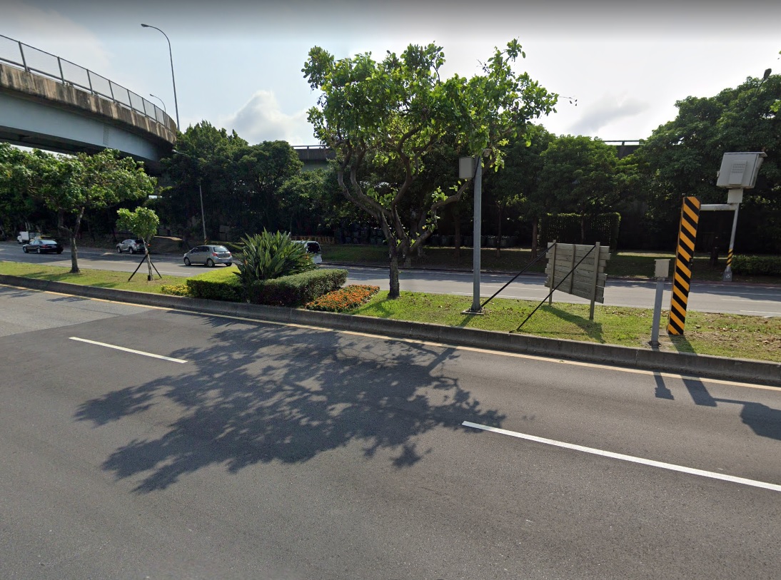 台北市「測速開單王」已不再是仰德大道，位於環河北路三段、葫蘆街（往北）的測速桿在今年開出2萬4千多張罰單，進帳近3千萬元奪冠。（翻攝Google地圖）