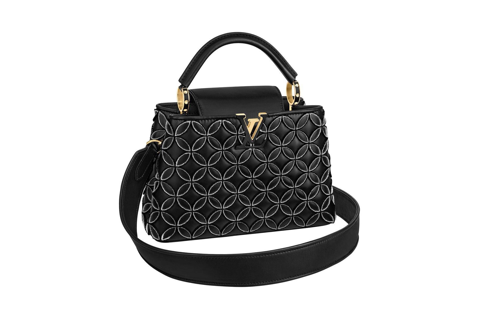 絎縫羊皮BB尺寸 Capucines手袋 價格店洽 LOUIS VUITTON。(LOUIS VUITTON提供)