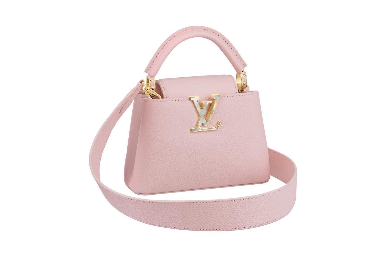 珍珠母貝裝飾Mini尺寸Capucines手袋 價格店洽 LOUIS VUITTON。(LOUIS VUITTON提供)