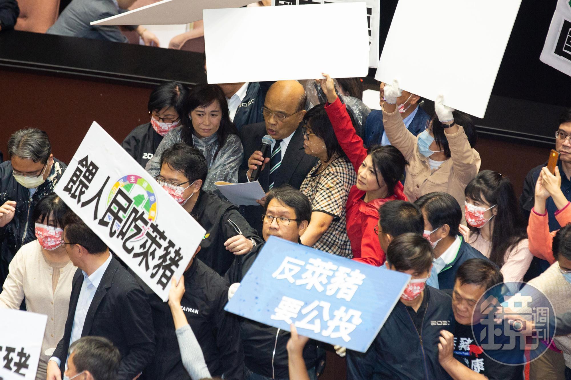 豬內臟事件顯露出2個政治訊息，一是國民黨已經激進化，二是朝野合作已無望。