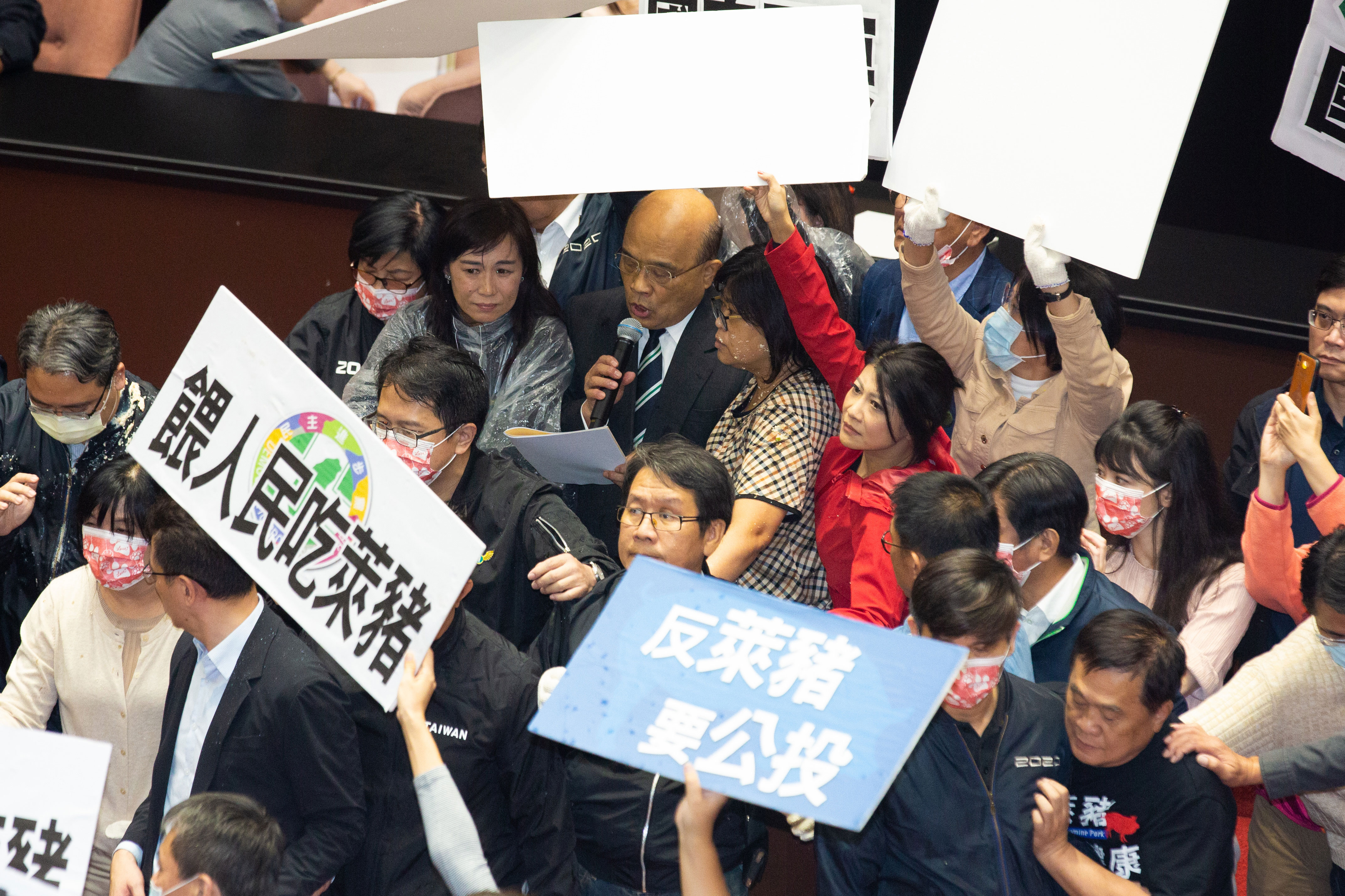 豬內臟事件顯露出2個政治訊息,一是國民黨已經激進化,二是朝野合作已無望。