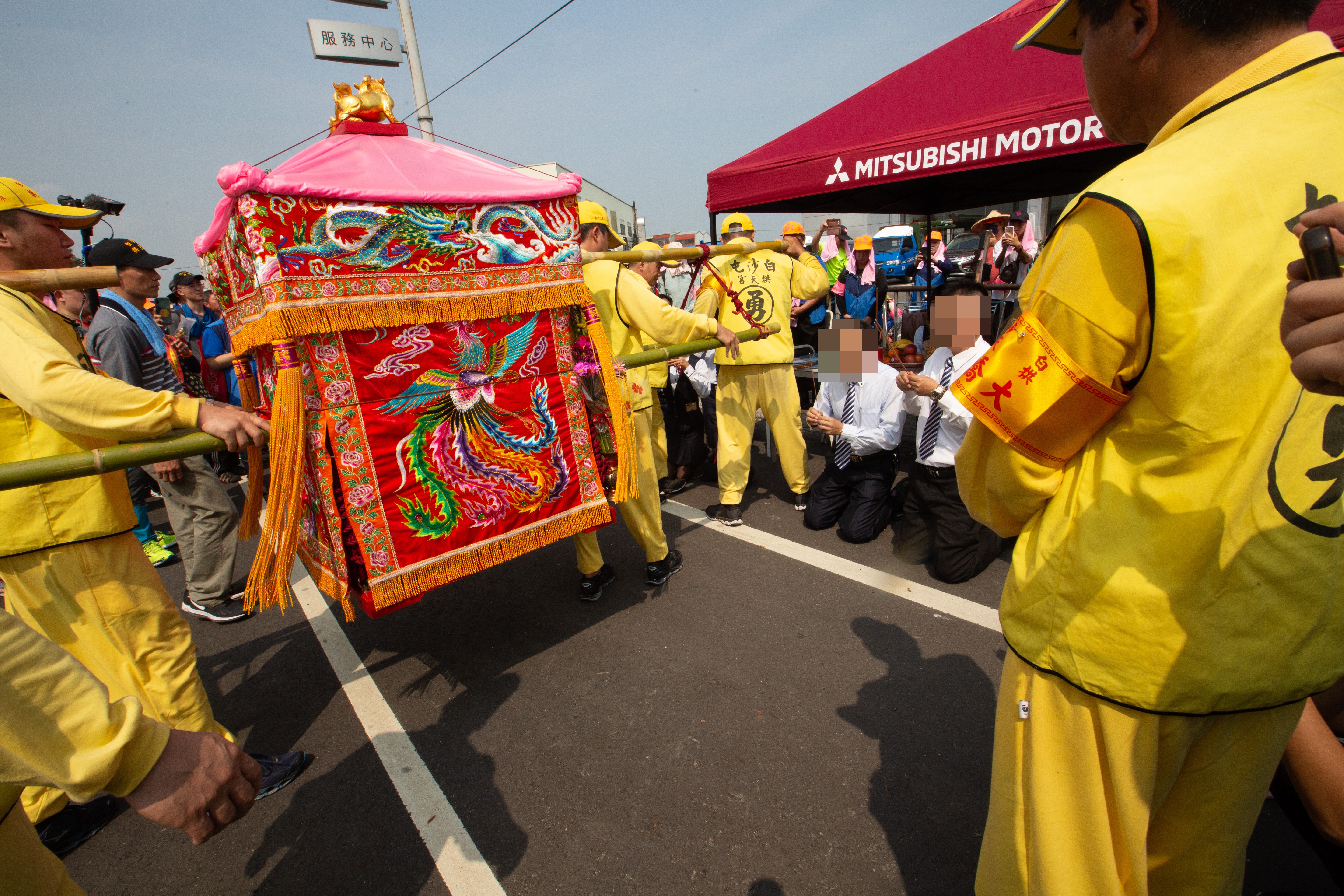 一名母親4年前為罹患罕病的女兒向白沙屯媽祖許願,如今孩子真的平安長大。(本刊資料照)