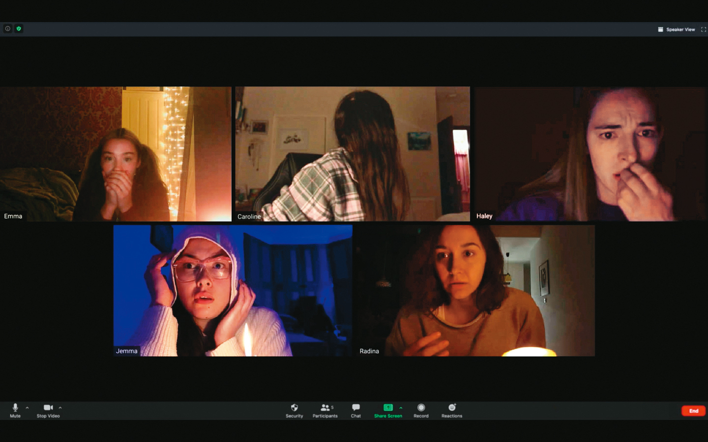 以視訊軟體「ZOOM」拍攝而成,5位好友連線召魂,整件事卻變得詭異失控。(CATCHPLAY提供)