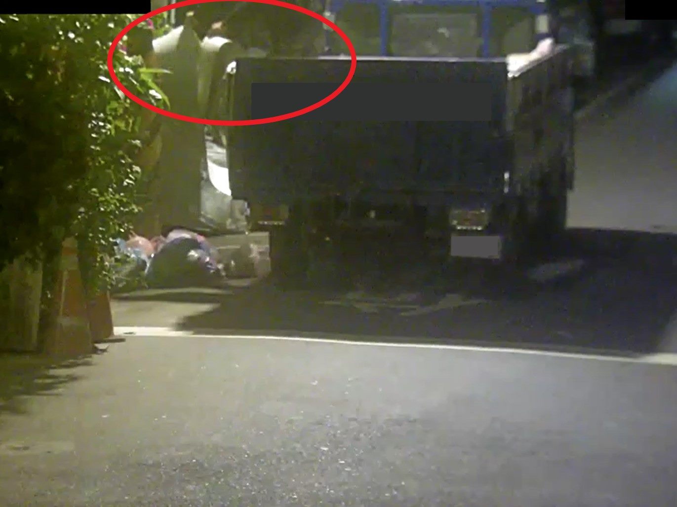 台北市環保局日前利用移動式攝影機查獲非法棄置垃圾案件。（翻攝自台北市環保局官網）