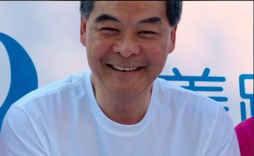 立法院日前因含萊克多巴胺議題爆發肢體衝突，香港前特首梁振英在臉書諷「希望香港立法會可以從今免於這種羞恥」。（翻攝梁振英臉書）