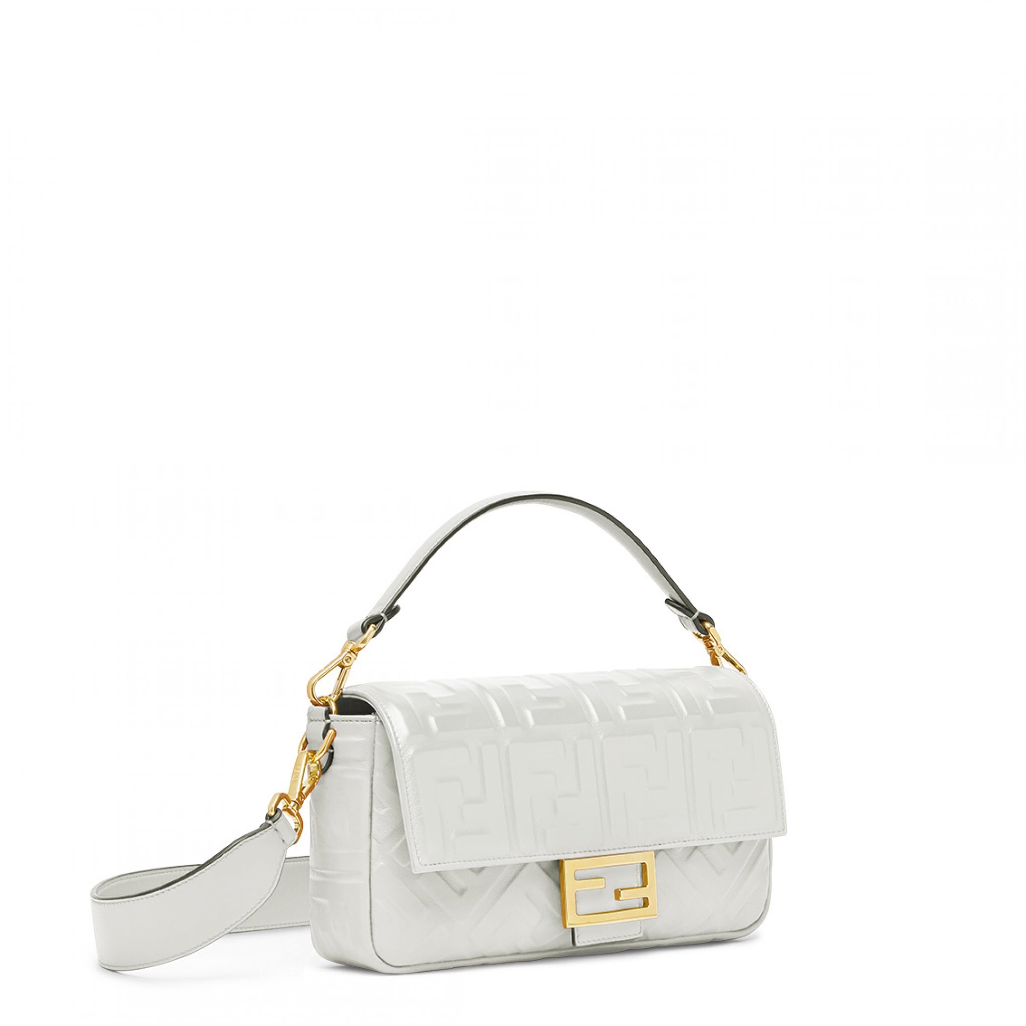 徐玄同款的FENDI FF LOGO白色Embossed Baguette。NT$95,000（FENDI提供）