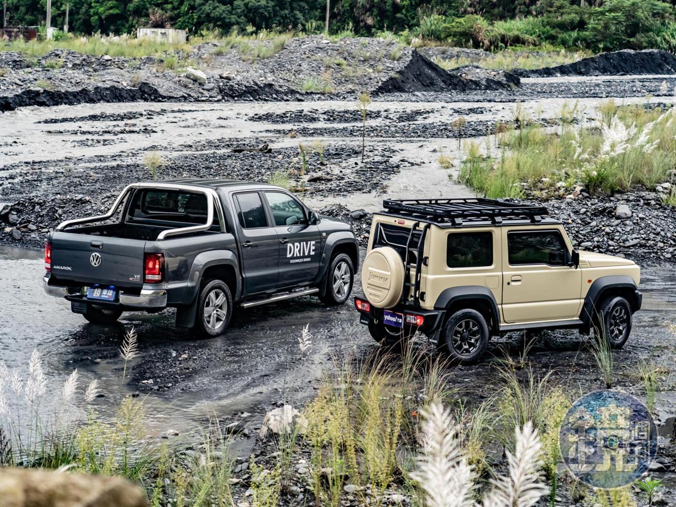 Amarok(左)的貨斗可以裝載更多裝備實現豪華野營夢想,Jimny(右)相對有限的空間就只能裝車頂架向上發展。