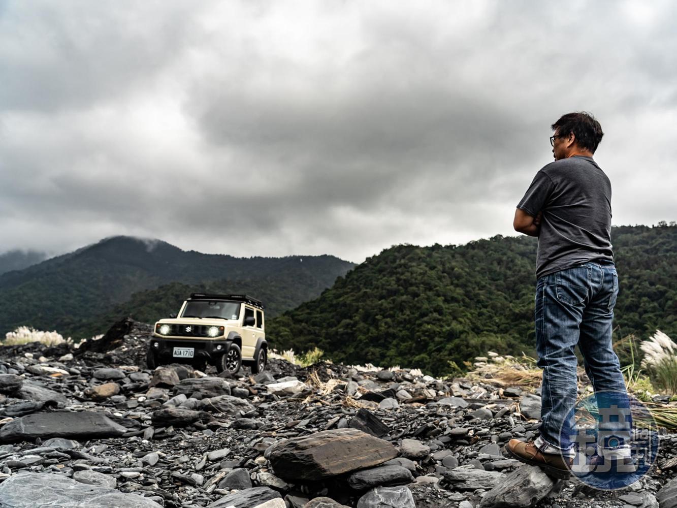 根據同行的Off Road達人、也是Jimny車主的Perry表示,在需要穿越急流時,Amarok(2,128kg)被水沖走的機率比Jimny(1,110kg)低上不少。