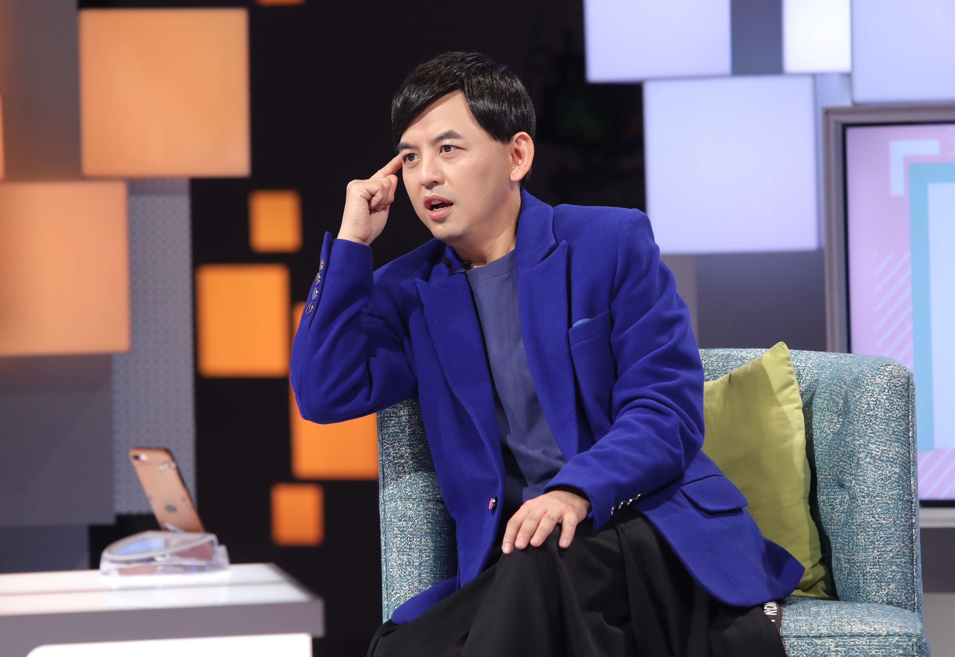 黃子佼透露在家與孟耿如相處，自己反倒像主婦、媽媽。（公視提供）