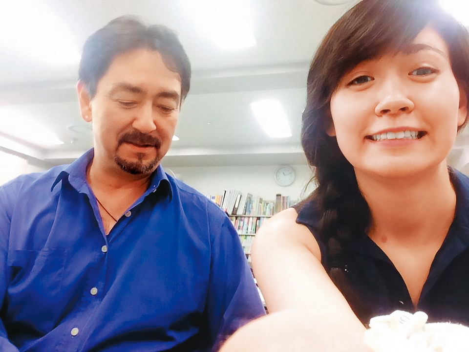 辜仲諒兒媳木村香莉(右)出身自書香世家,父親(左)是日美混血兒。(翻攝IG)