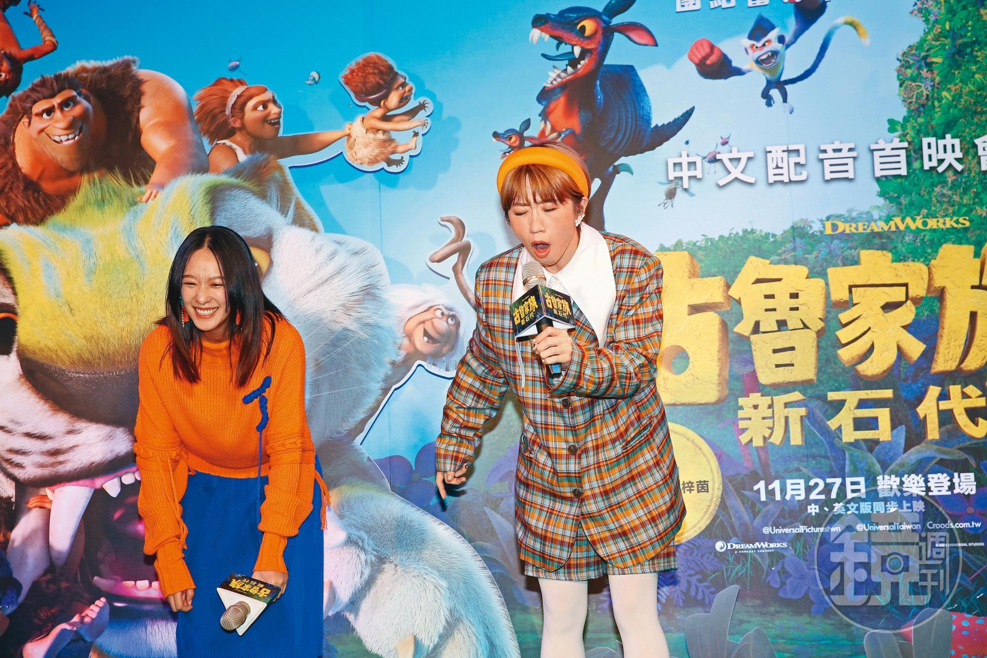 Lulu(右)張口呼吸,生動表演嗨茫實況,害孟耿如(左)笑到並軌。