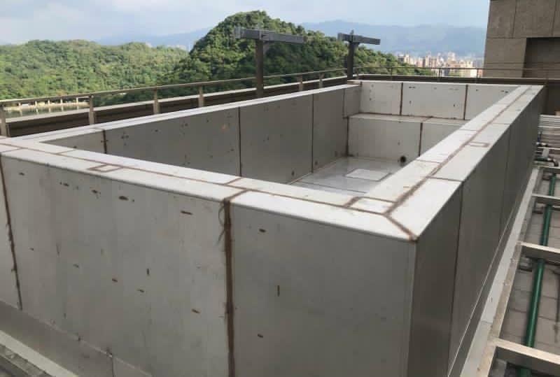 小豬羅志祥遭民眾爆料，在頂樓偷蓋露天空中游泳池。（翻攝自建管處）