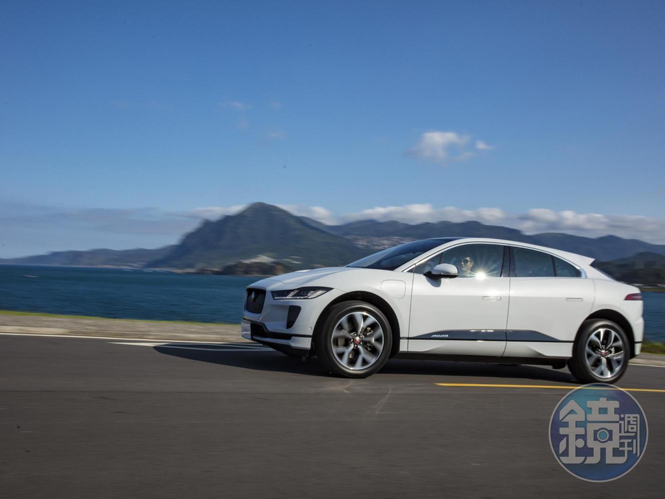 台灣捷豹路虎繼2019年盛大發表次世代Jaguar I-PACE純電跑旅，成功以「英倫電豹靜襲台灣」創造話題後，如今更宣佈與台灣充電設備領導品牌Noodoe (拓連科技) 合作，即日起提供既有與未來Jaguar I-PACE車主免費享有一年Noodoe全台環島充電網之會員資格。