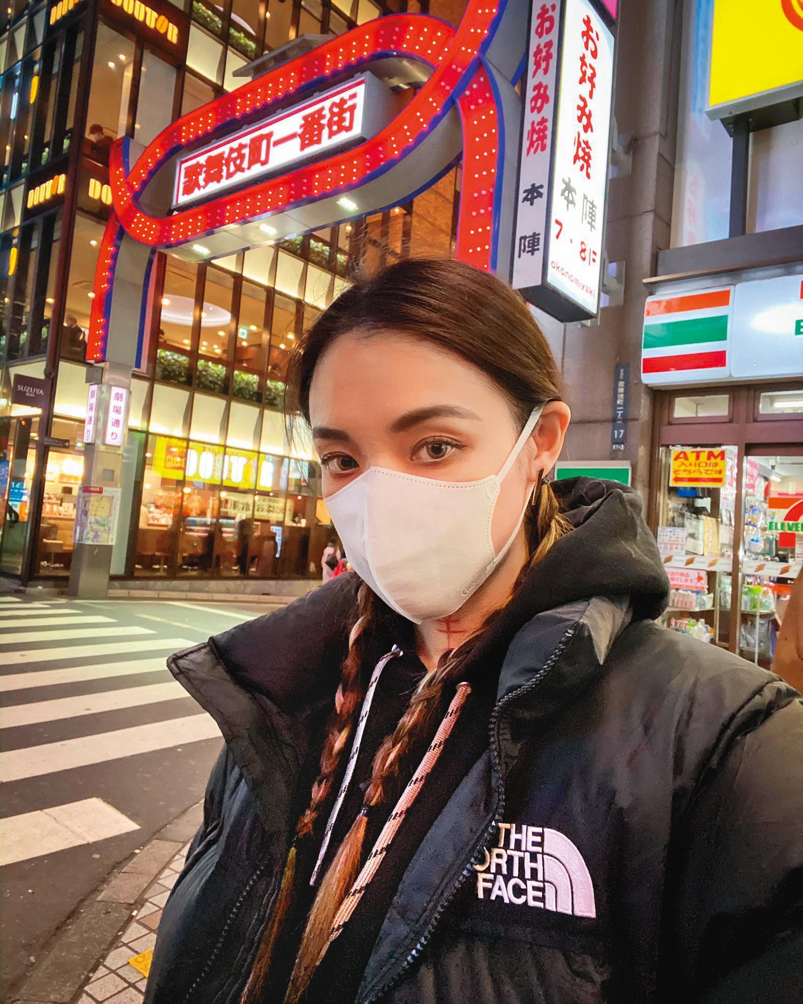 歐陽靖曾與RK吵到離家出走,跑去歌舞伎町流連;當初歐陽靖也因對日本疫情發聲,導致網民正負意見兩極。(翻攝自歐陽靖・裏東京生存記臉書)