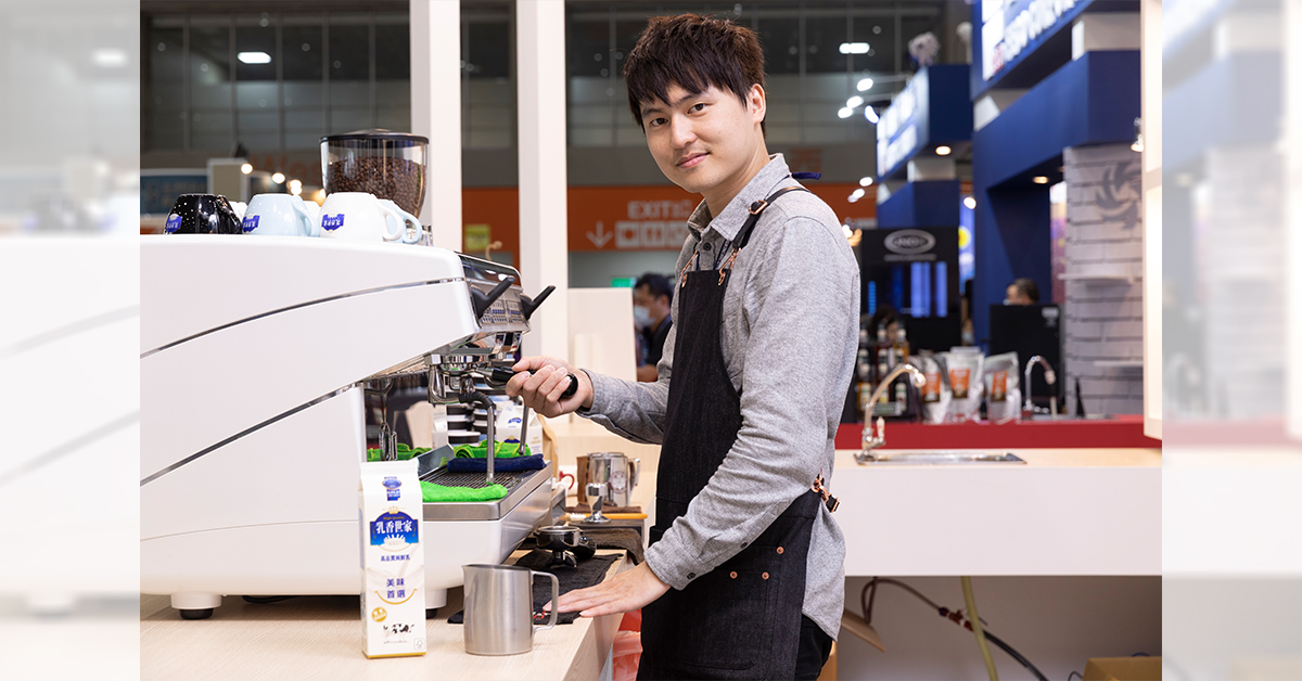 咖啡師林紹興為《2020 WCE世界盃拉花大賽台灣選拔賽》冠軍。